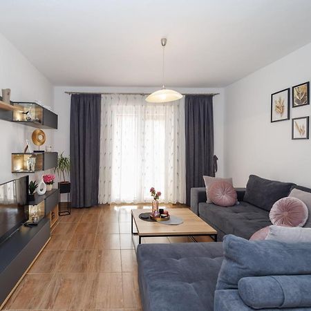 Spacious And Modern App With Big Terrace Malinska Buitenkant foto