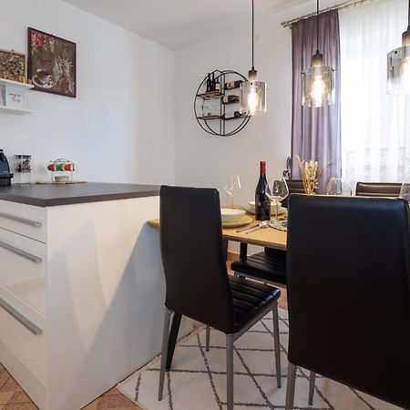 Spacious And Modern App With Big Terrace Malinska Buitenkant foto