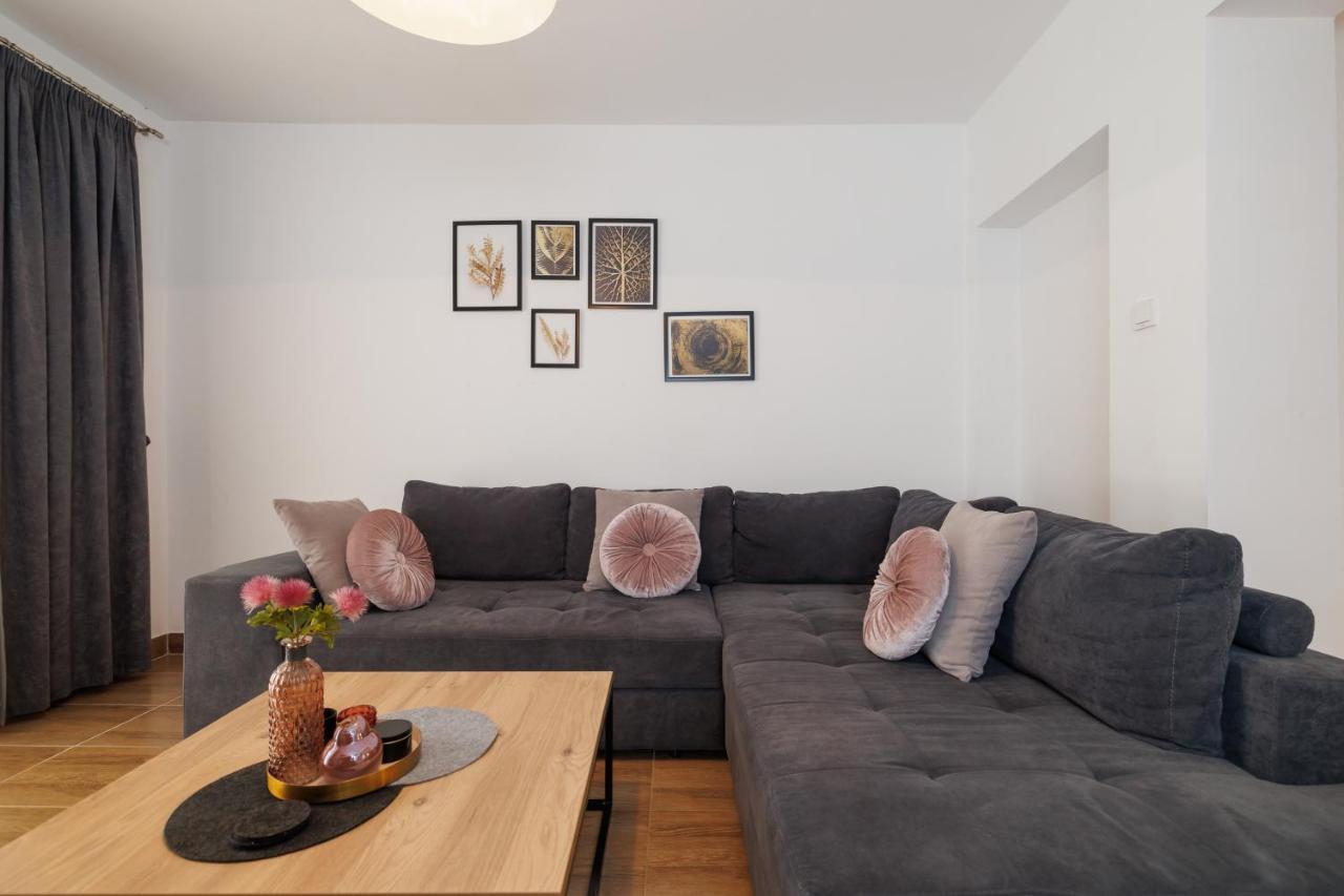 Spacious And Modern App With Big Terrace Malinska Buitenkant foto