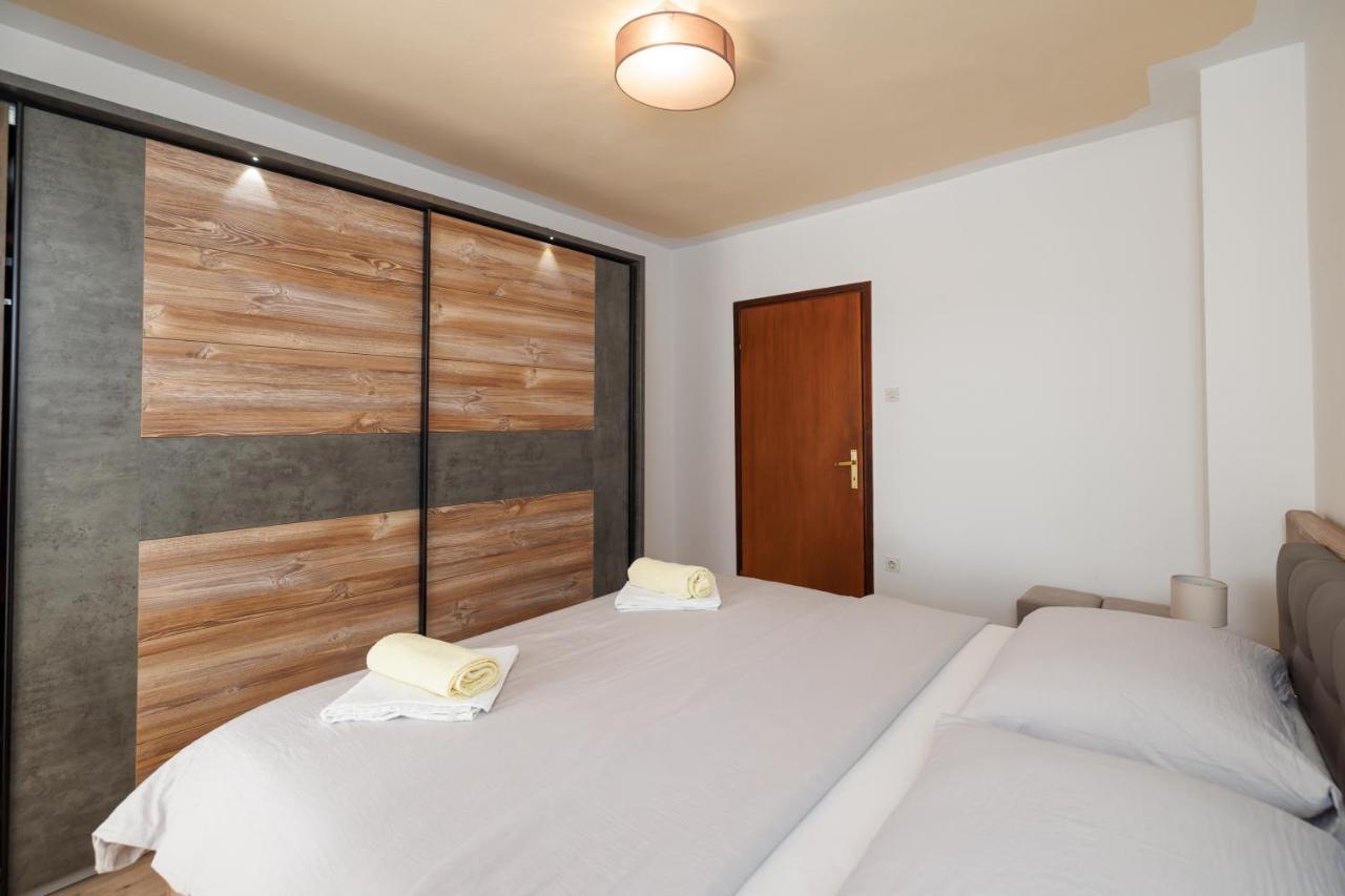 Spacious And Modern App With Big Terrace Malinska Buitenkant foto