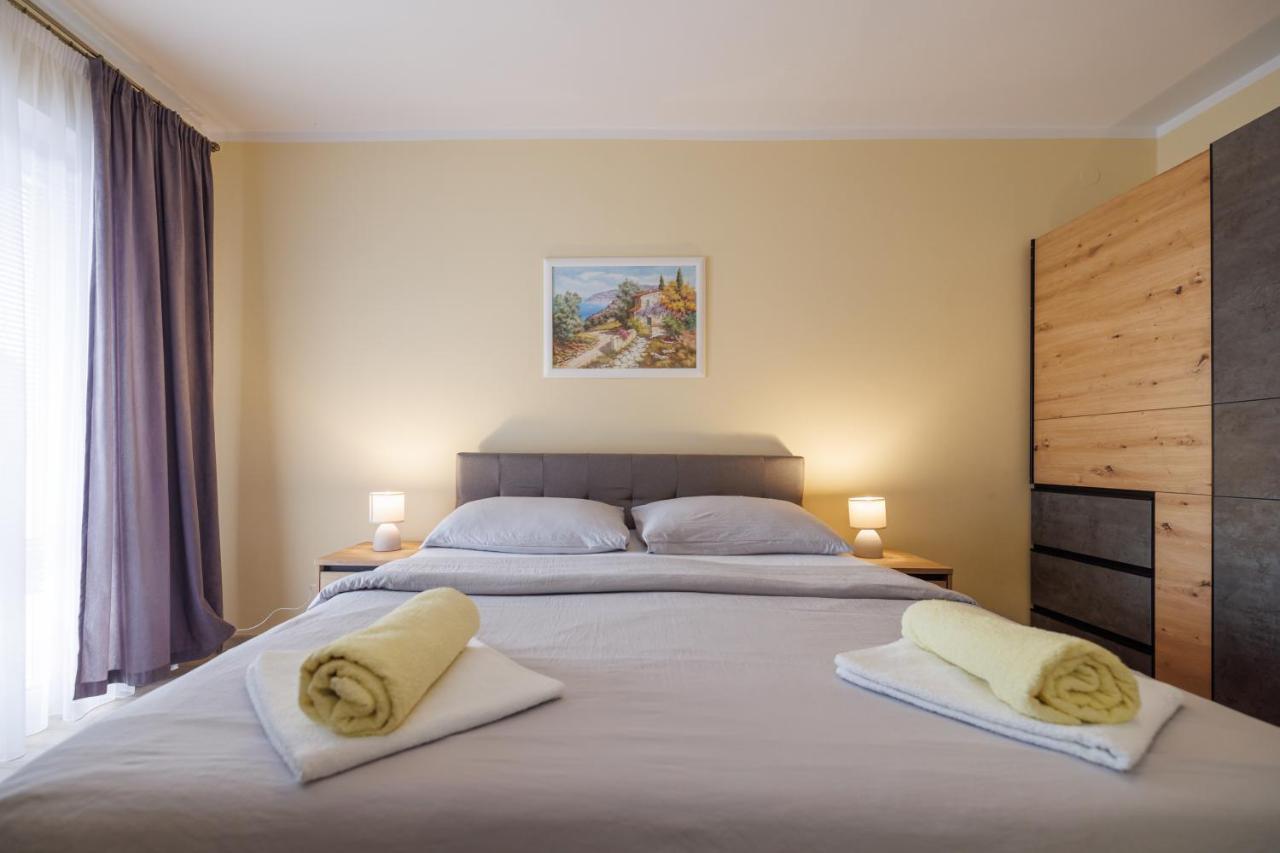 Spacious And Modern App With Big Terrace Malinska Buitenkant foto