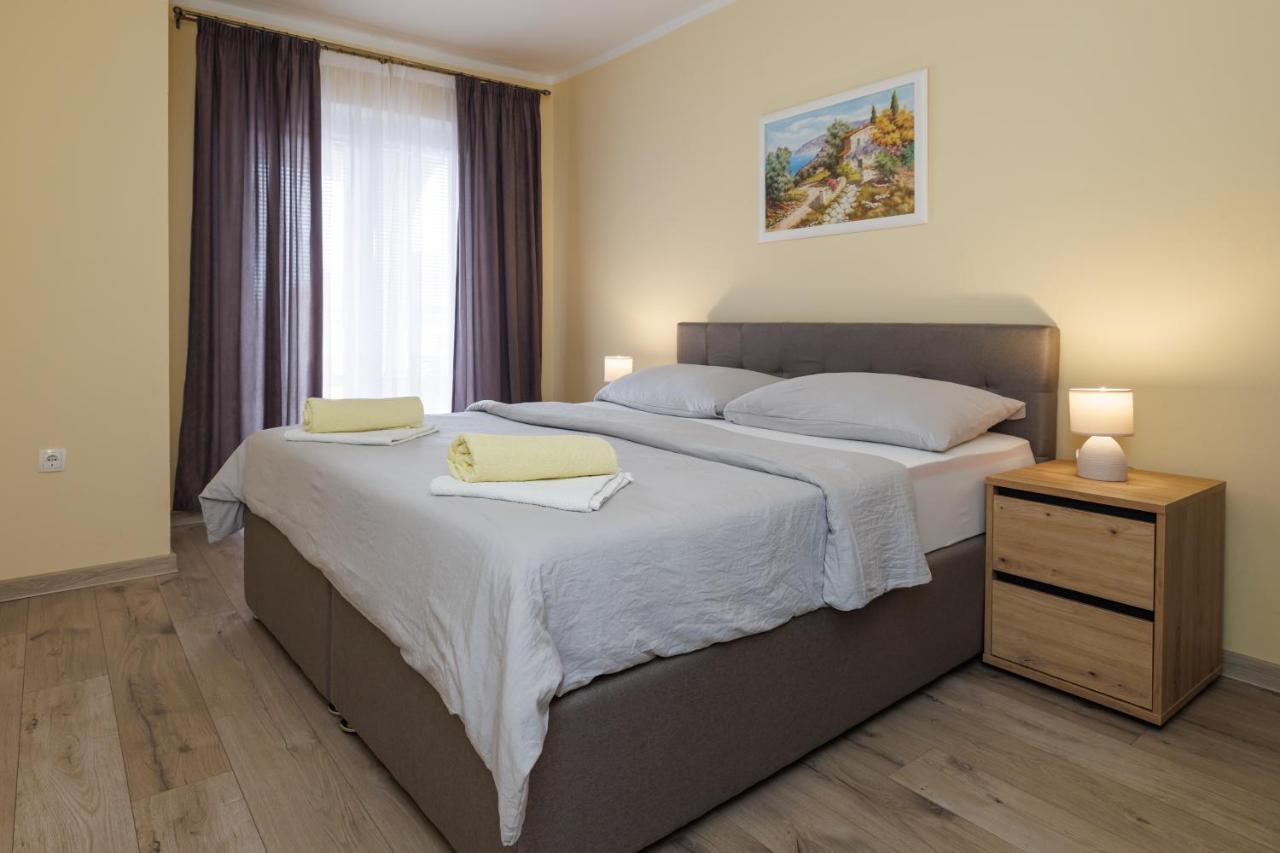 Spacious And Modern App With Big Terrace Malinska Buitenkant foto