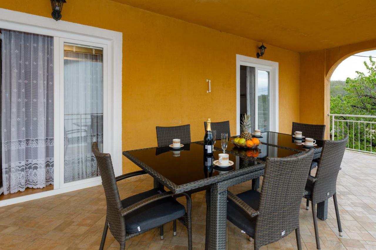 Spacious And Modern App With Big Terrace Malinska Buitenkant foto