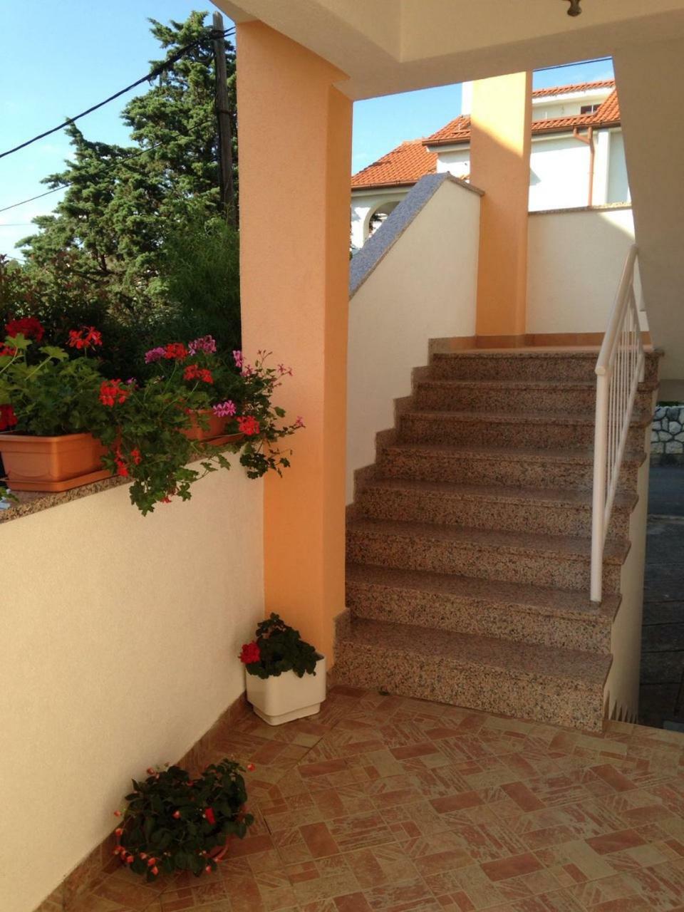 Spacious And Modern App With Big Terrace Malinska Buitenkant foto